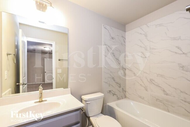 Building Photo - 3628 Moon Crest Dr