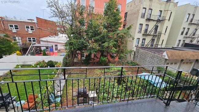 Building Photo - 25-31-31 42nd St