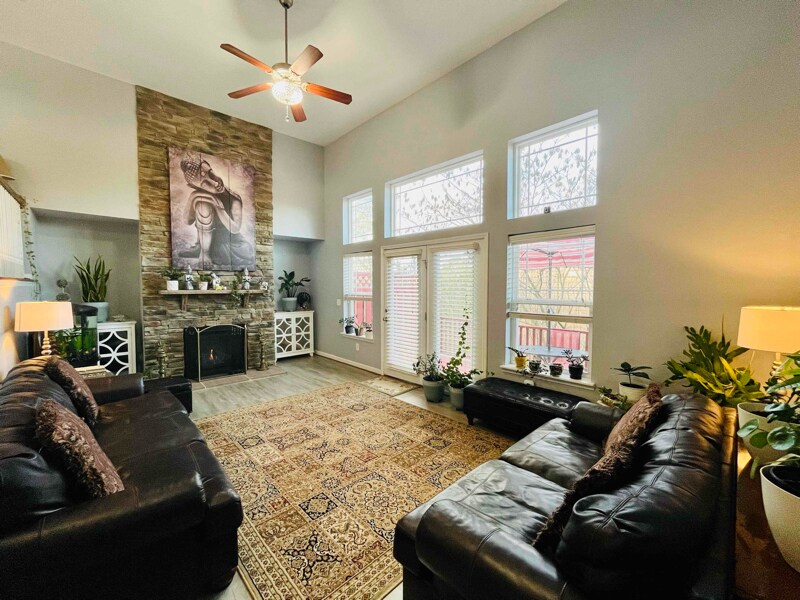 Building Photo - 876 Queen City Cres