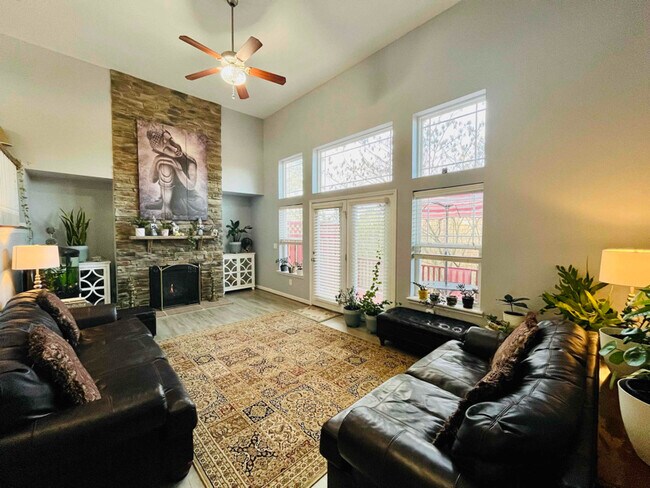 Building Photo - 876 Queen City Cres