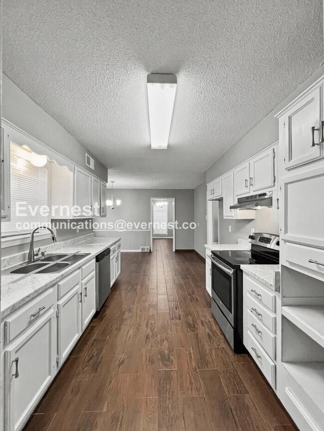 Building Photo - 7125 Crestridge Rd