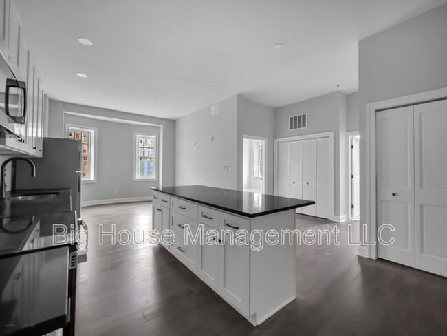 Building Photo - 707 Druid Park Lake Dr