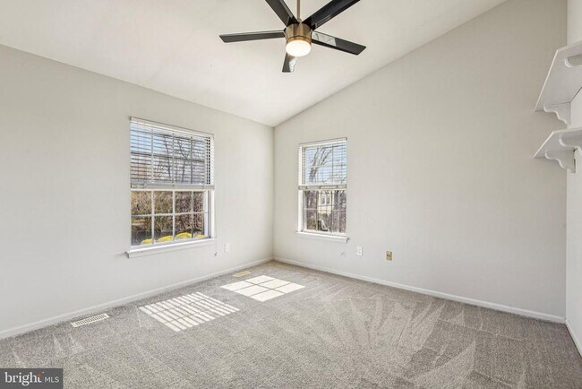 Building Photo - 1440 Nutwood Ct