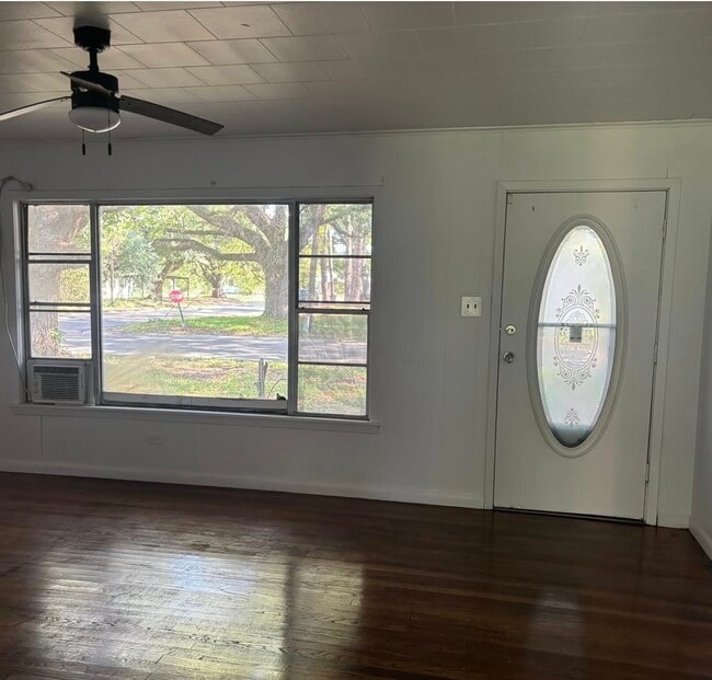 Building Photo - 531 Pecan St