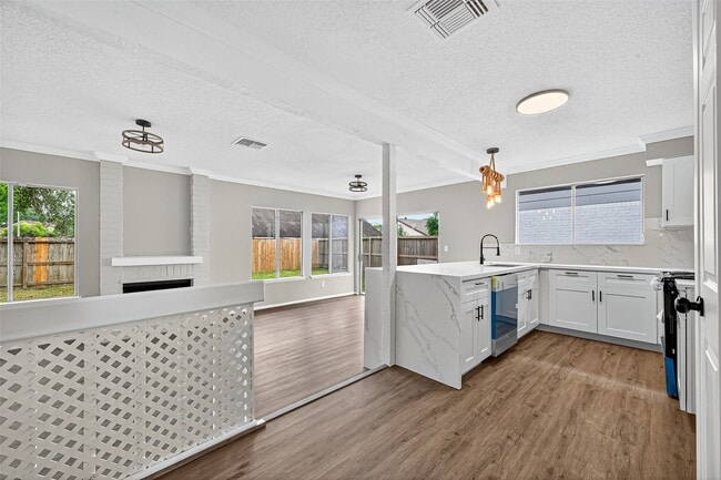 Building Photo - 12623 S Dairy Ashford Rd