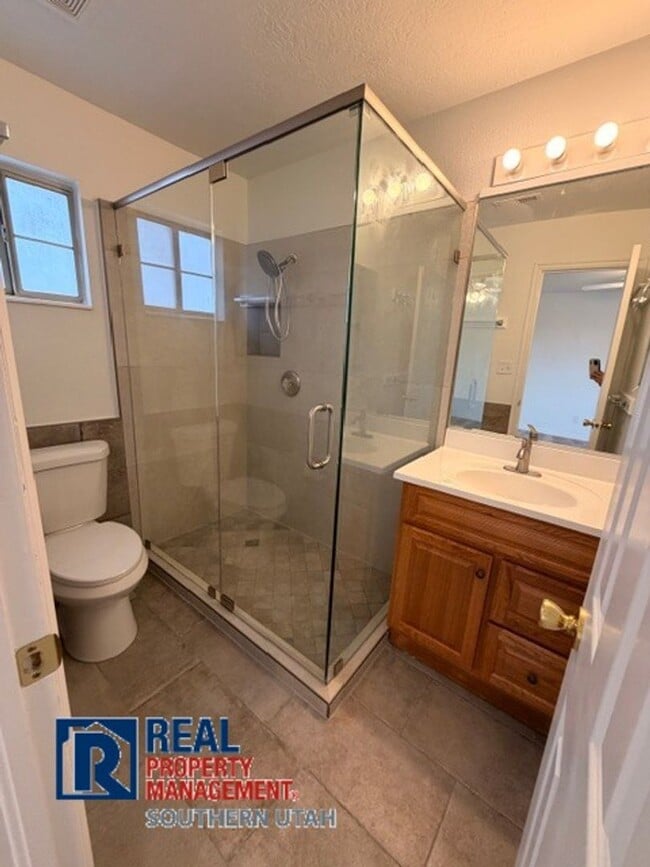 Building Photo - River Road Townhome