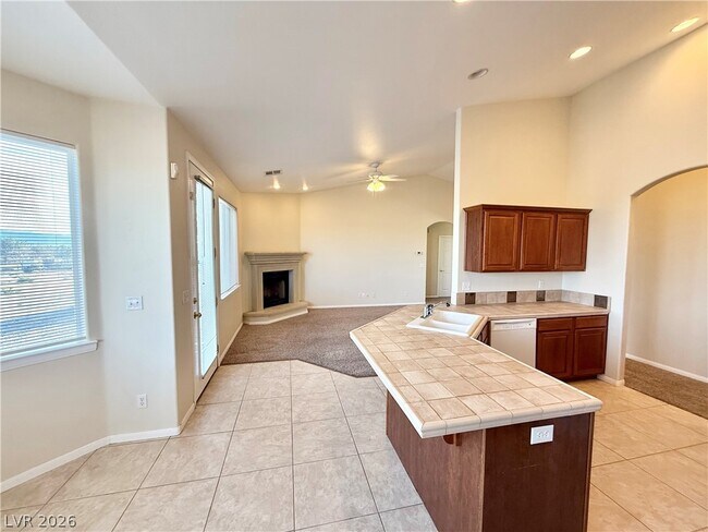 Building Photo - 4467 E Dandelion St