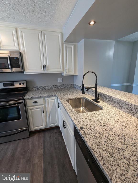 Building Photo - 1680 Thenia Pl