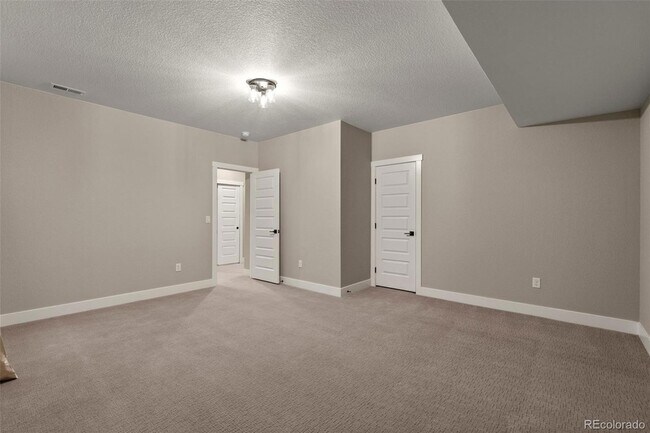 Building Photo - 16349 Bassett Ml Wy