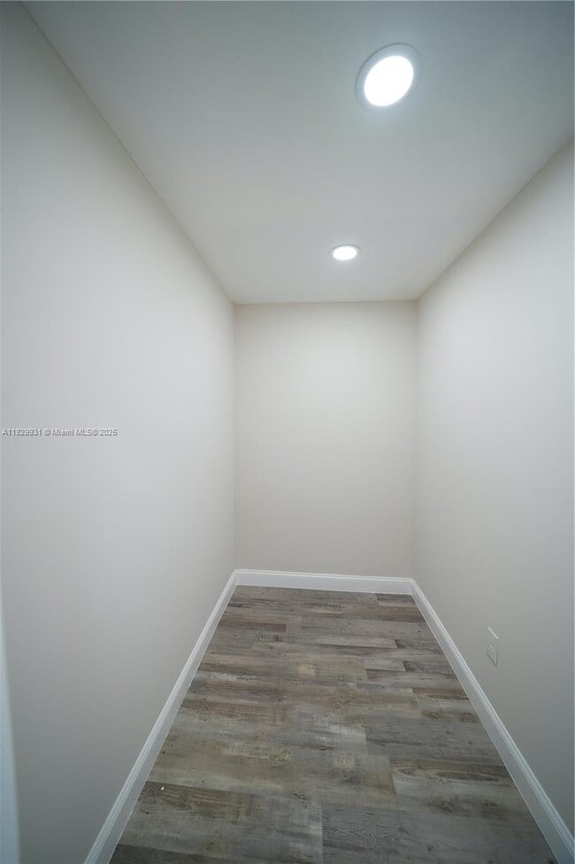Building Photo - 2573 Conroy Dr