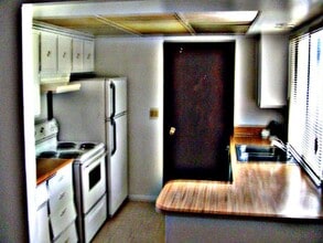 Building Photo - East Springfield large duplex