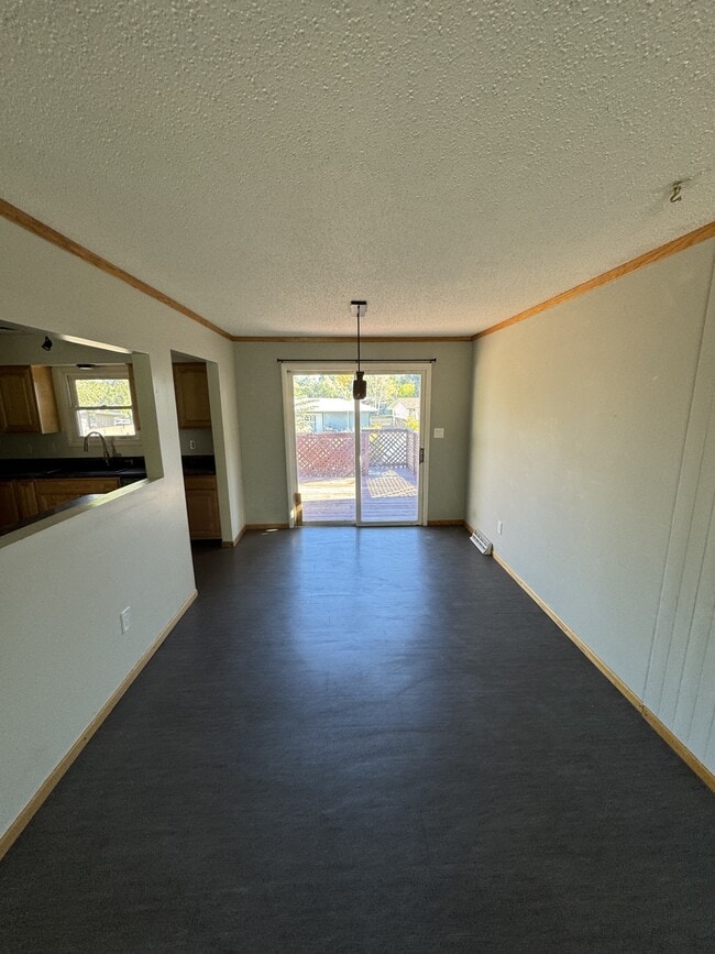 Building Photo - 2931 Carmel Dr