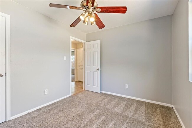 Building Photo - 6815 SW Fenwick- AVAILABLE NOW!