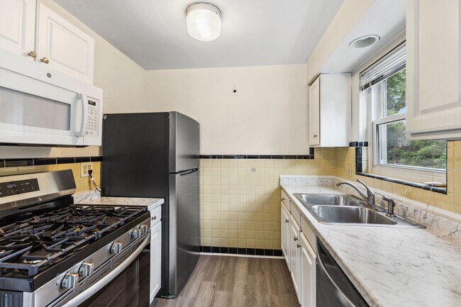 Building Photo - Oakley- Charming 4 family and desirable st...