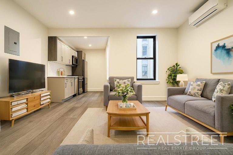 Building Photo - Stunning 1 Bed Near Prospect Park