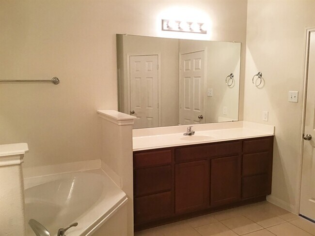 Building Photo - 10237 Tate Ct