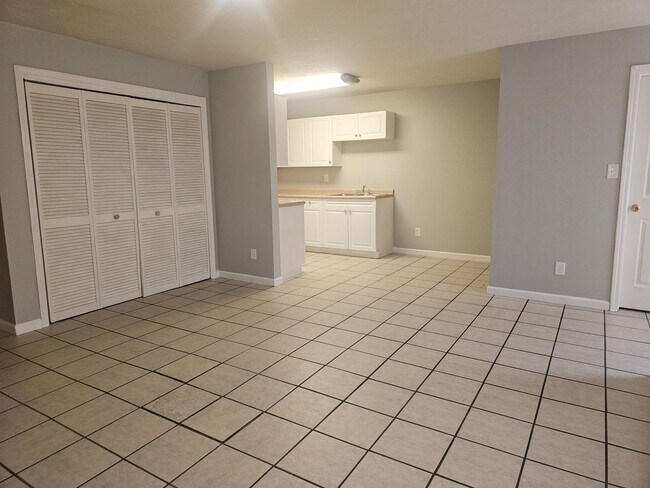 Building Photo - 1602 Chase St