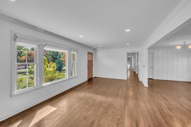 Building Photo - Stunning 3BR/2BA Home in the Highly Sought...