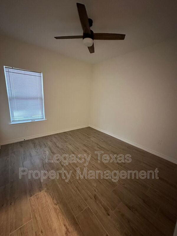 Building Photo - 2323 CR 704