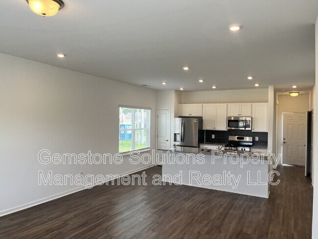 Building Photo - 2213 Zeva Cir