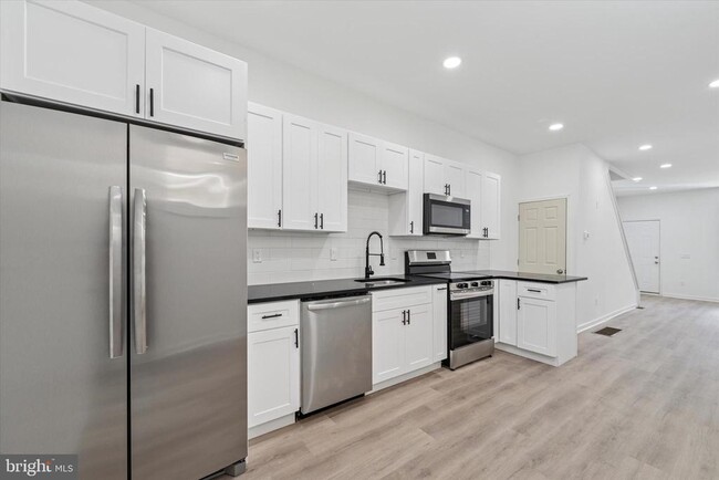 Building Photo - 1824 N 28th St