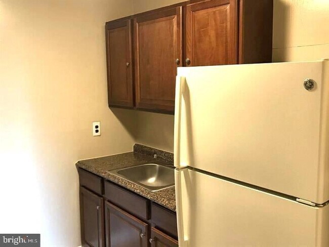 Building Photo - 9282 Adelphi Rd