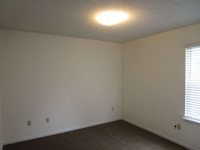 Building Photo - 4405-4407-4407 Cheryl Ct