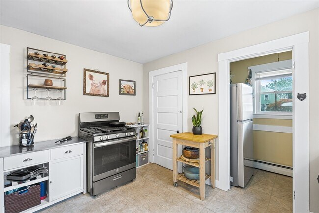 Building Photo - 31 E Foster St