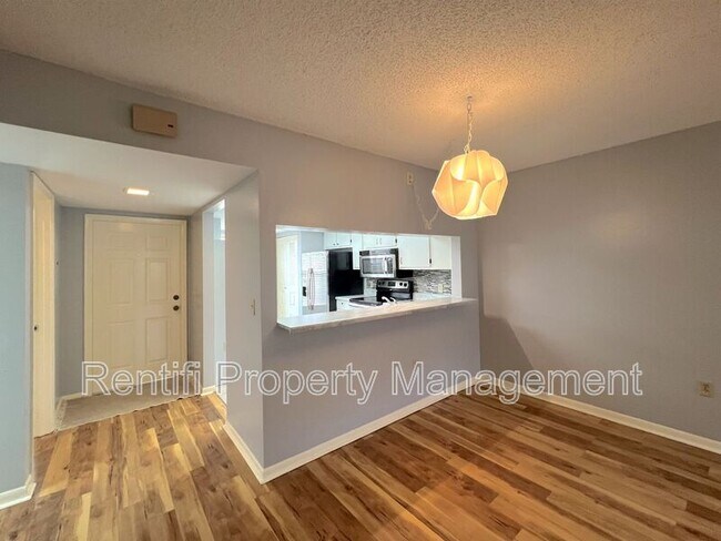 Building Photo - 15051 Parkside Dr