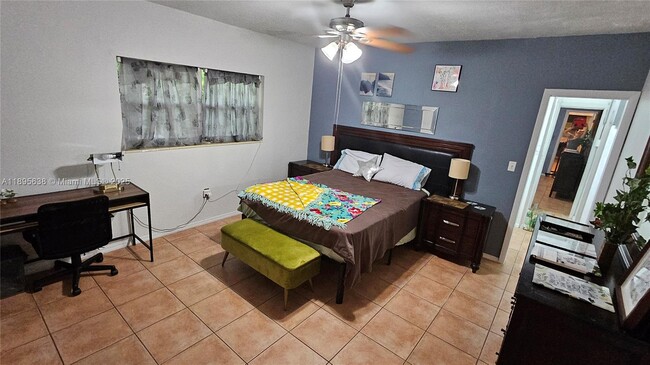 Building Photo - 4201 SW 60th Pl