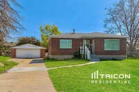 Building Photo - 456 E Joye St