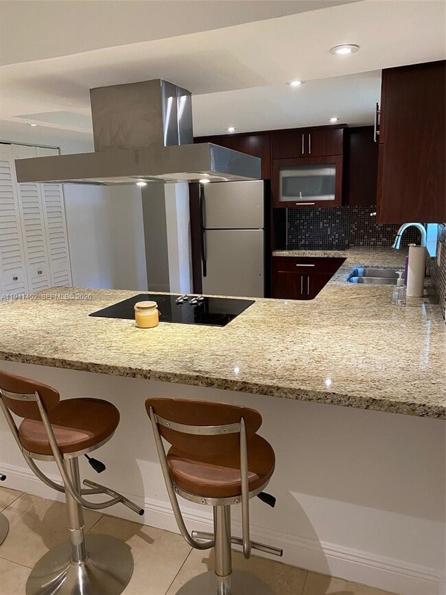 Building Photo - 9373 Fontainebleau Blvd