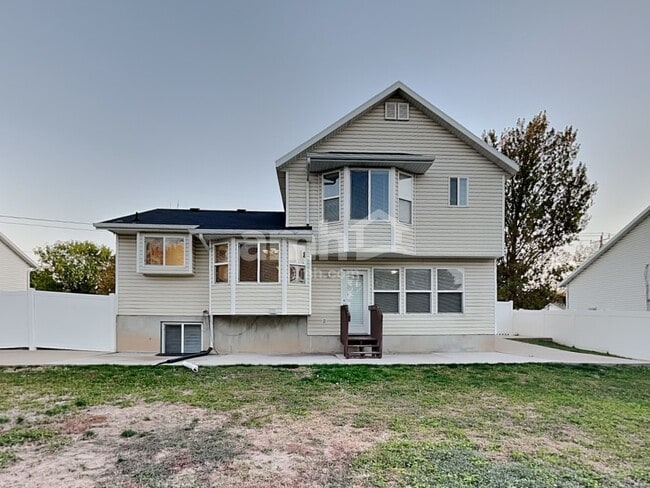 Building Photo - 854 W 1300 N