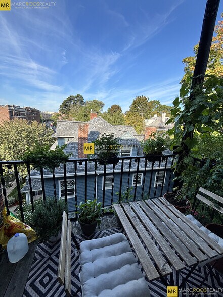 Building Photo - 52 Strathmore Rd