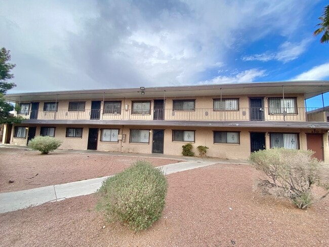 Primary Photo - ADORABLE 1 BEDROOM 1 BATHROOM CONDO!