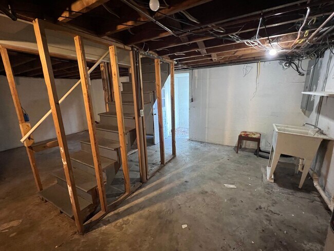 Building Photo - 1302 Penley Blvd