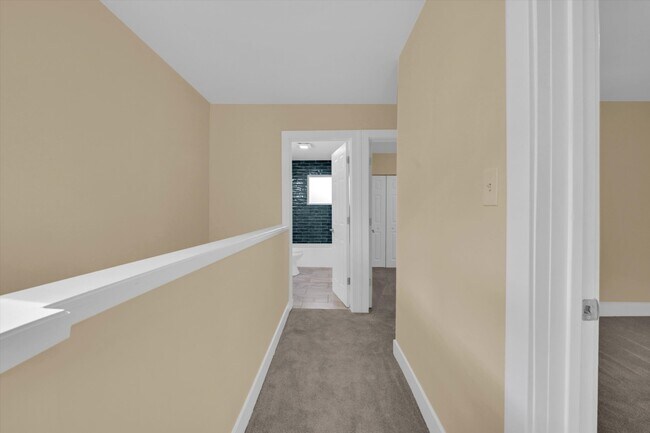Building Photo - 4170 W Cornelia Ave