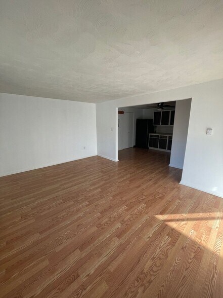 Building Photo - 51 S 86th St