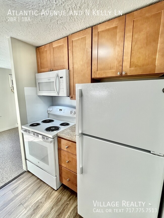 Building Photo - Newly-remodeled! Affordable 2-bed in Red L...