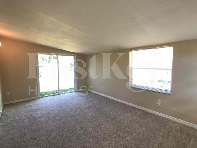 Building Photo - 5112 43rd Ave W