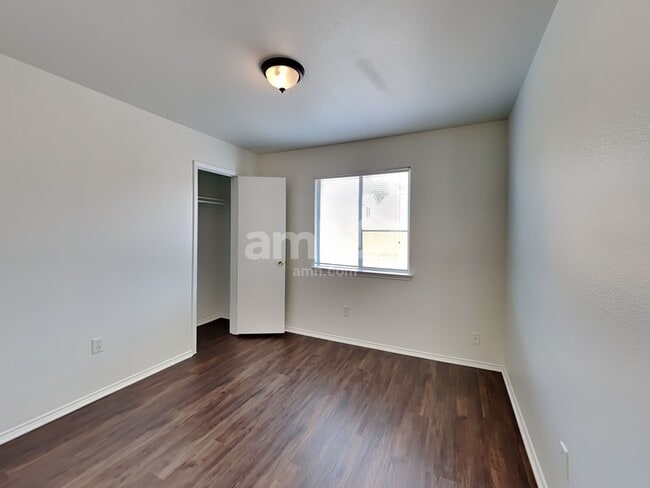 Building Photo - 9109 King Ranch Dr