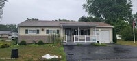 Building Photo - 3275 Maryvale Dr