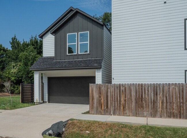 Building Photo - 7002 Sidney St