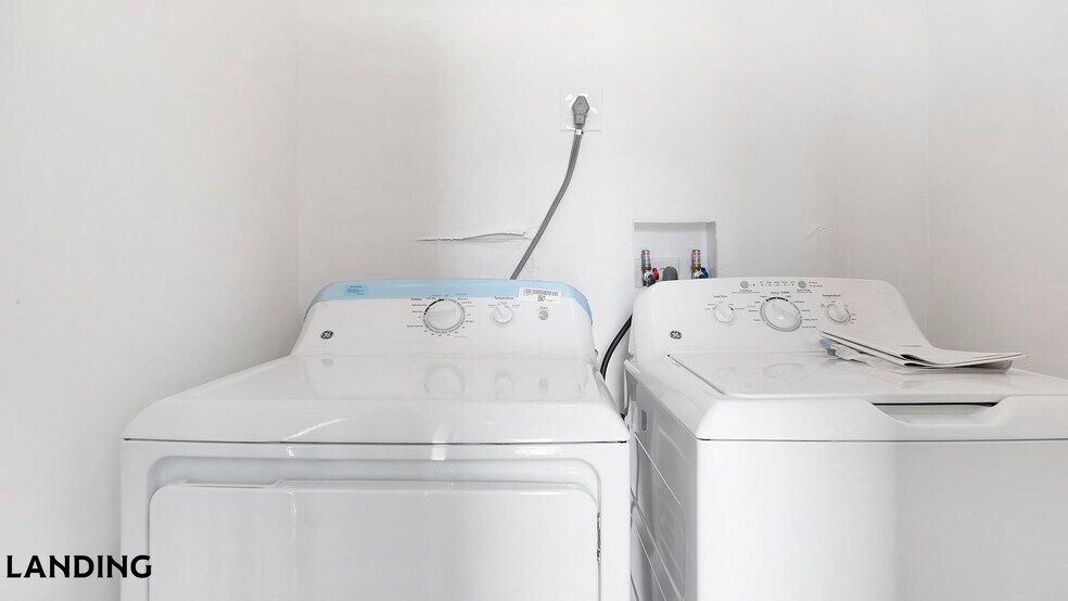 Building Photo - 1071 Clayton Ln