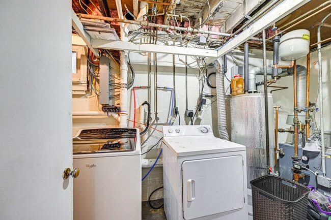 Building Photo - 5 Terrace Pl