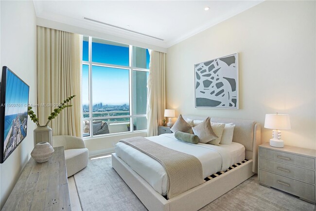 Building Photo - 4401 Collins Ave