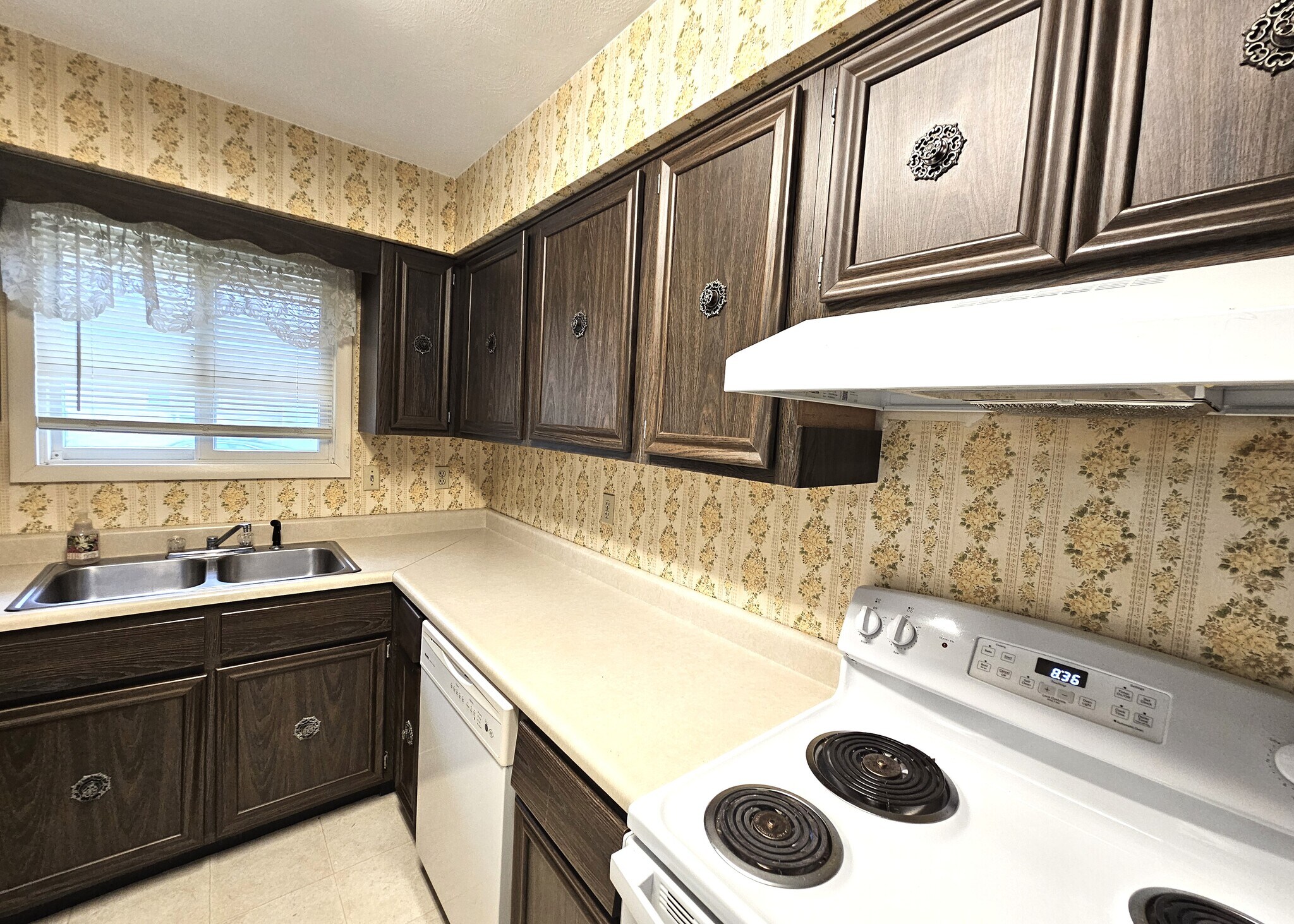 Kitchen - 149 Eastland Dr