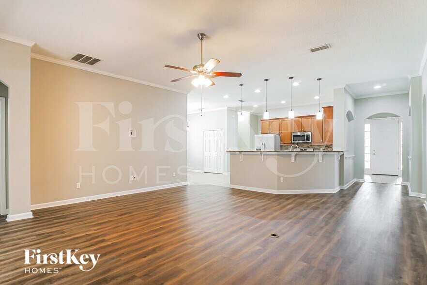 Building Photo - 664 Porta Rosa Circle