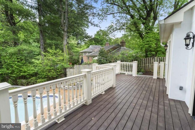 Building Photo - 5844 Bermuda Ct