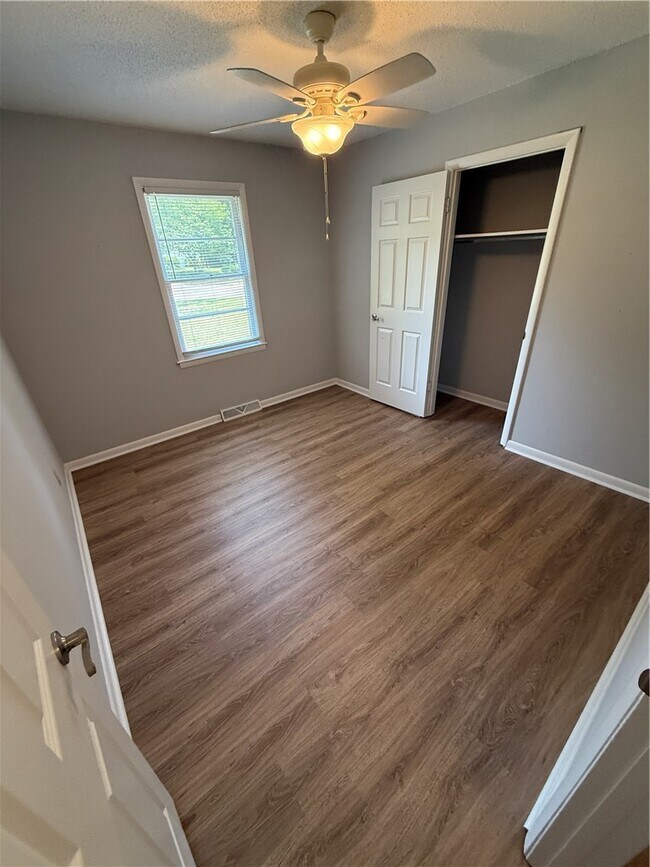 Building Photo - 112 Lynwood Dr